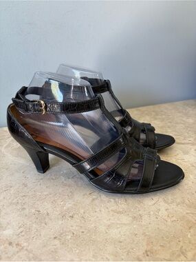 Sofft Sandals Size 8.5M Black Croc Embossed Leather Ankle Strappy Comfort Heels